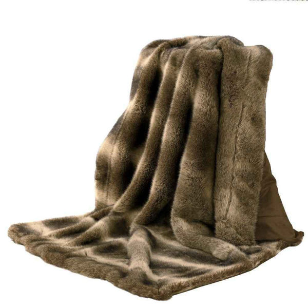 Picture of Oversized Wolf Throw